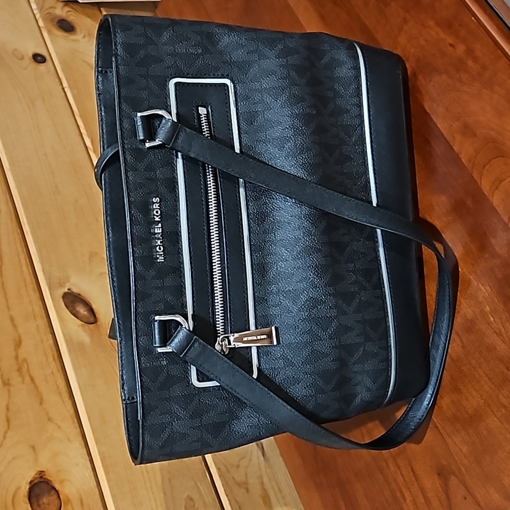 Handbag - Picture 6 of 6
